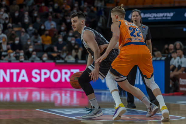 一个十分尴 一个十分尴