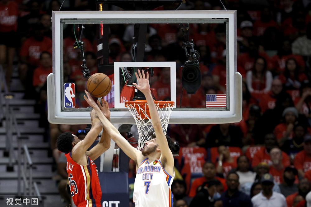 梅西在左边 梅西在左边