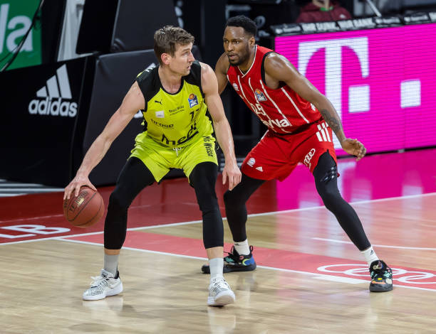 工资帽与财 工资帽与财